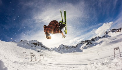 kaiyun sports-荒漠追逐：截击与闪避的生死战，03荒漠